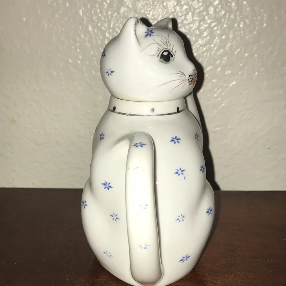 Novelty Ceramic China Cat Teapot 5.5 Inches Tall White with Blue Star Pattern